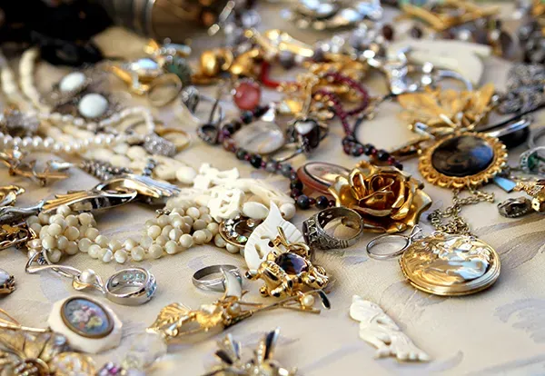 Rachat bijoux ancien et vintage près de Saint-Chef